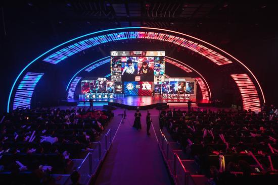 小龙表现出 小龙表现出